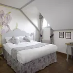 Chateau فندق 5*