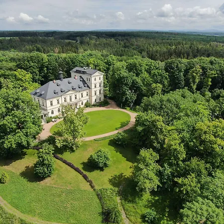Chateau 5* Mcely