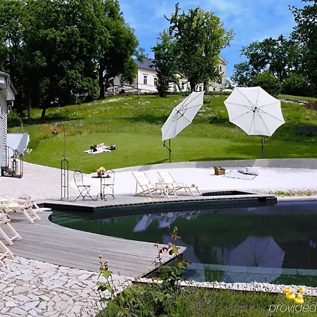 Chateau Hotel 5*